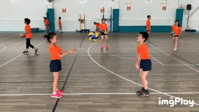 普荷斯在 2022 年全明星赛获得全场球员单膝跪地致敬，场面令人动容